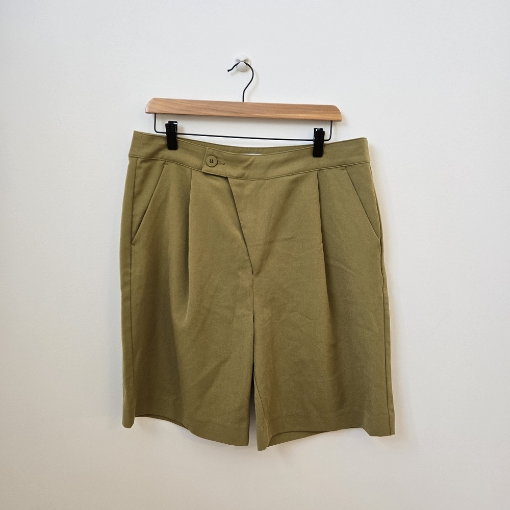 BB Dakota Tailored Pleated Shorts Womens Large‎ Olive Green High Rise Minimalist